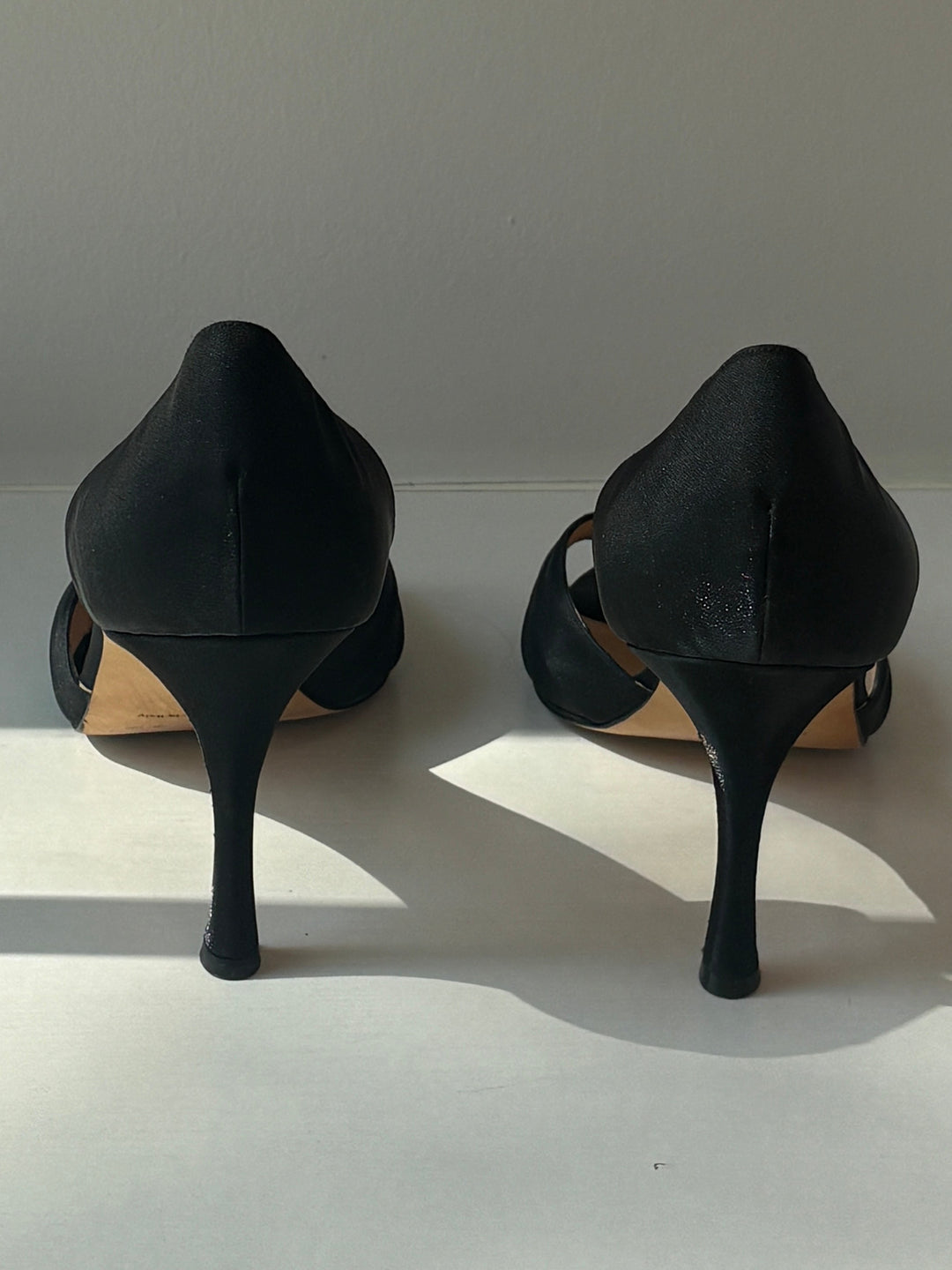 Manolo Blahnik Black Satin Embellished Peep-Toe d&