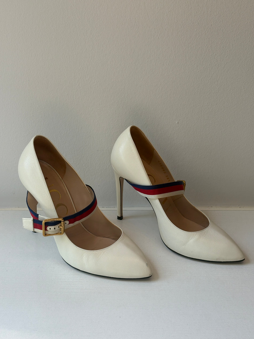 Gucci White Leather Sylvi Web Strap Pointed Toe Pumps
