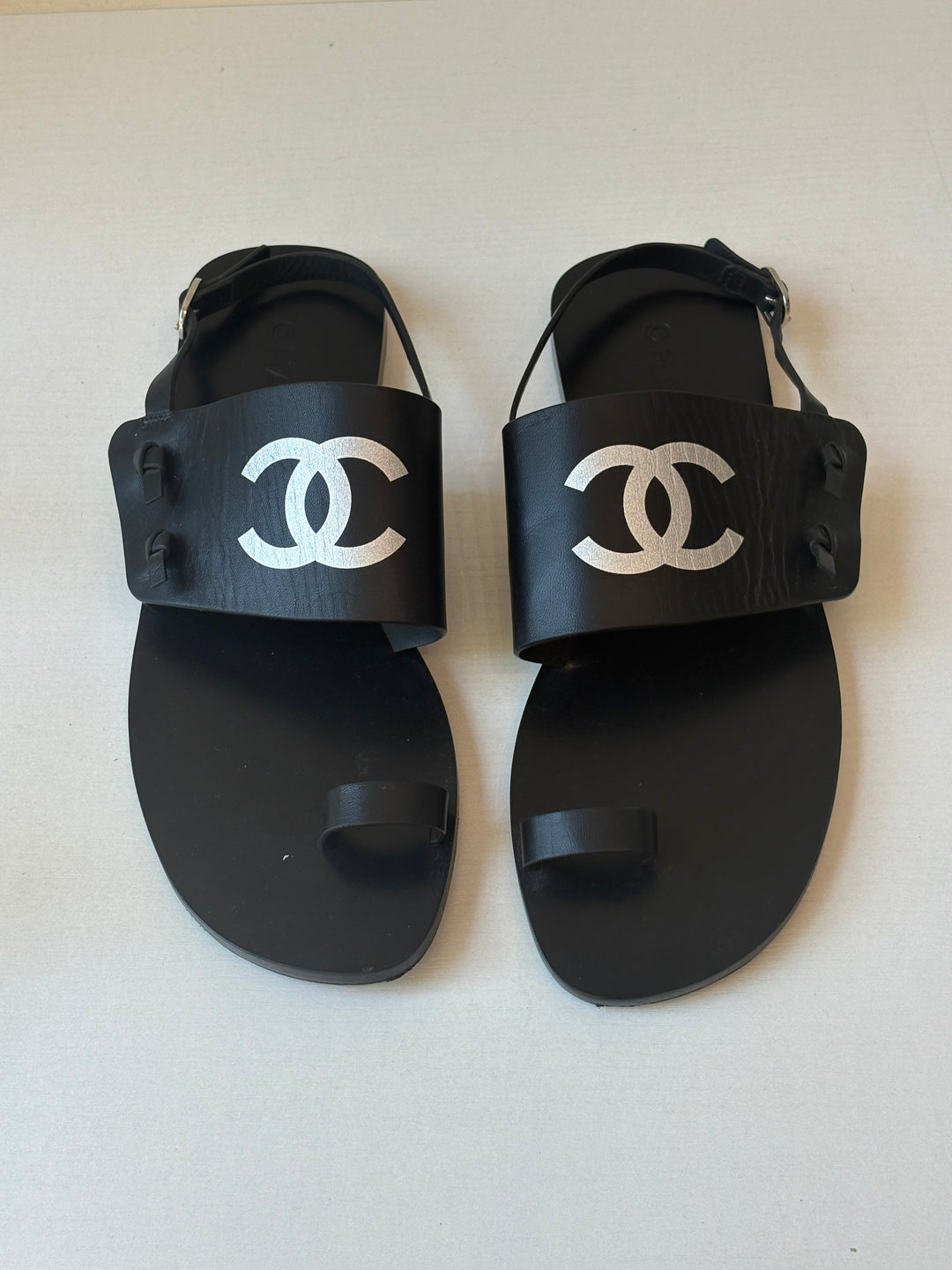 Chanel 2021 Black Leather CC Logo Toe-Ring Sandals