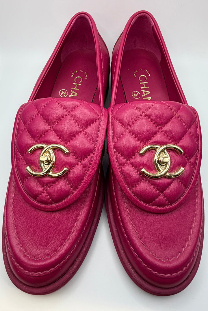 Chanel 2022 Quilted CC Interlock Loafers- Fuchsia Lambskin